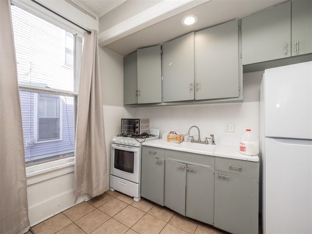 830 W Main Street, Kalamazoo, MI 49006