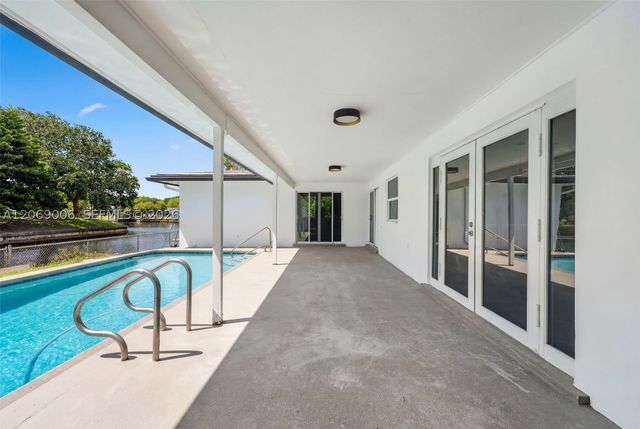 6091 SW 14th St, Plantation, FL 33317