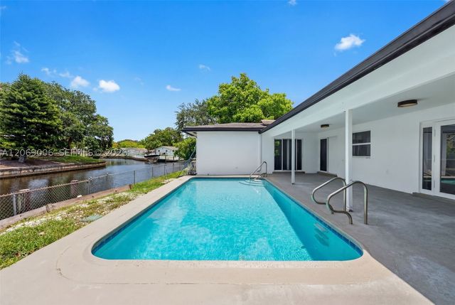 6091 SW 14th St, Plantation, FL 33317