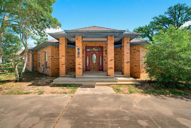 1802 Sager RD, Rockdale, TX 76567