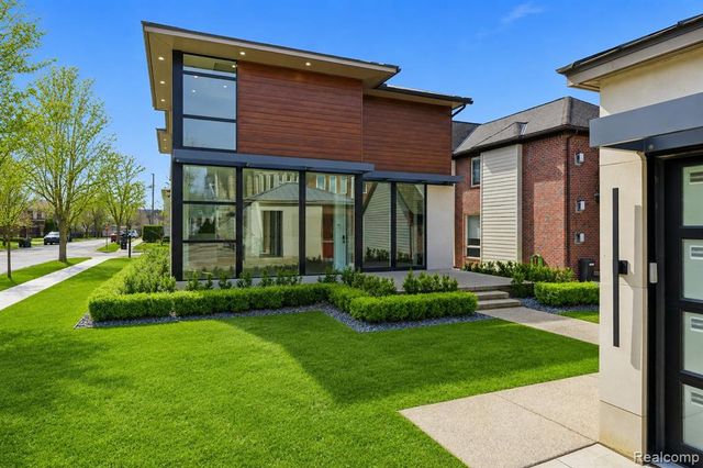 512 Wallace Street, Birmingham, MI 48009