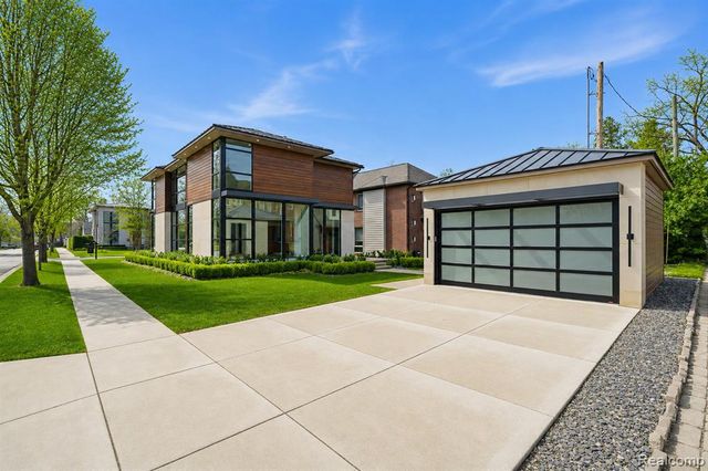512 Wallace Street, Birmingham, MI 48009