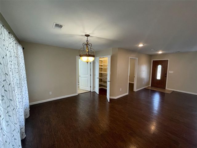 111 Hillview LN, Burnet, TX 78611