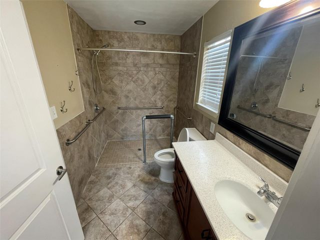 111 Hillview LN, Burnet, TX 78611
