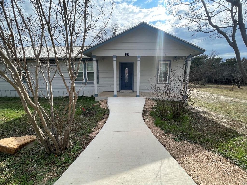 111 Hillview LN, Burnet, TX 78611