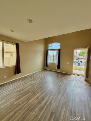 209 Avenida San Miguel, Perris, CA 92571