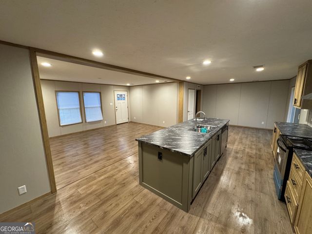 215 Poplar Circle, West Point, GA 31833