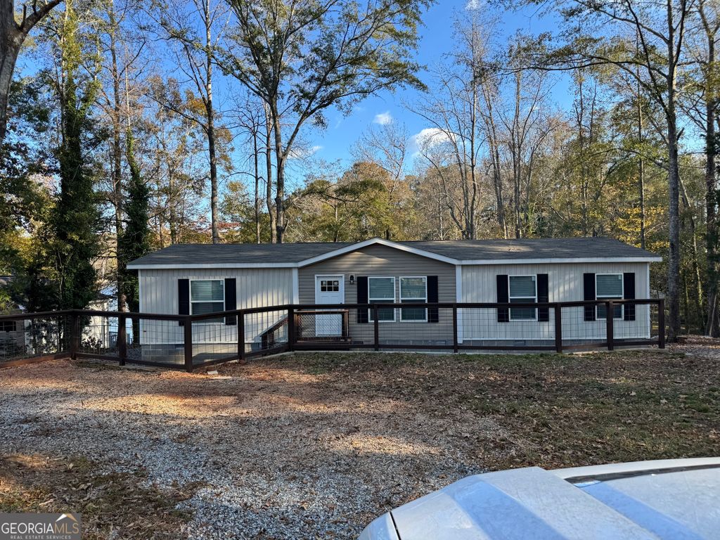 215 Poplar Circle, West Point, GA 31833