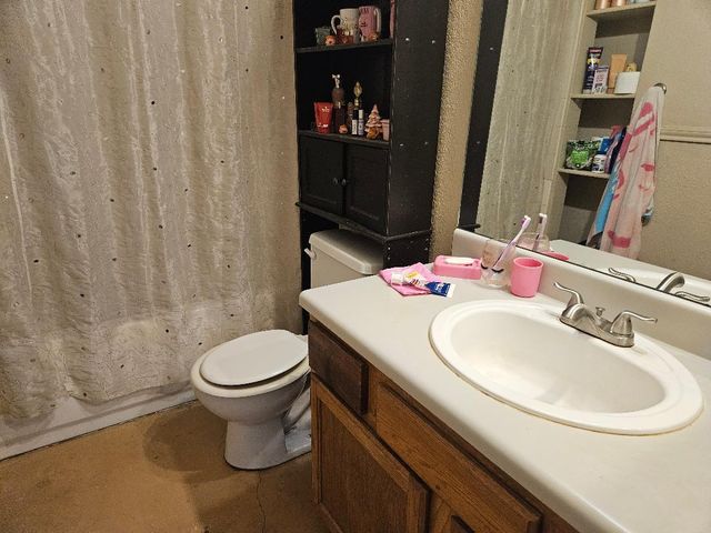 817 Lexington RD, Elgin, TX 78621