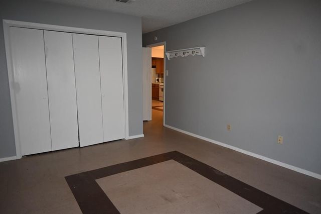 817 Lexington RD, Elgin, TX 78621