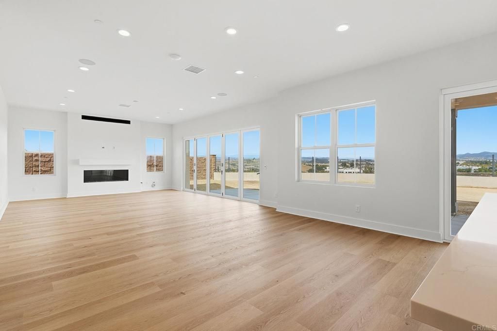 Image 4 of property listing at 2057 Verne View, Carlsbad, CA 92008