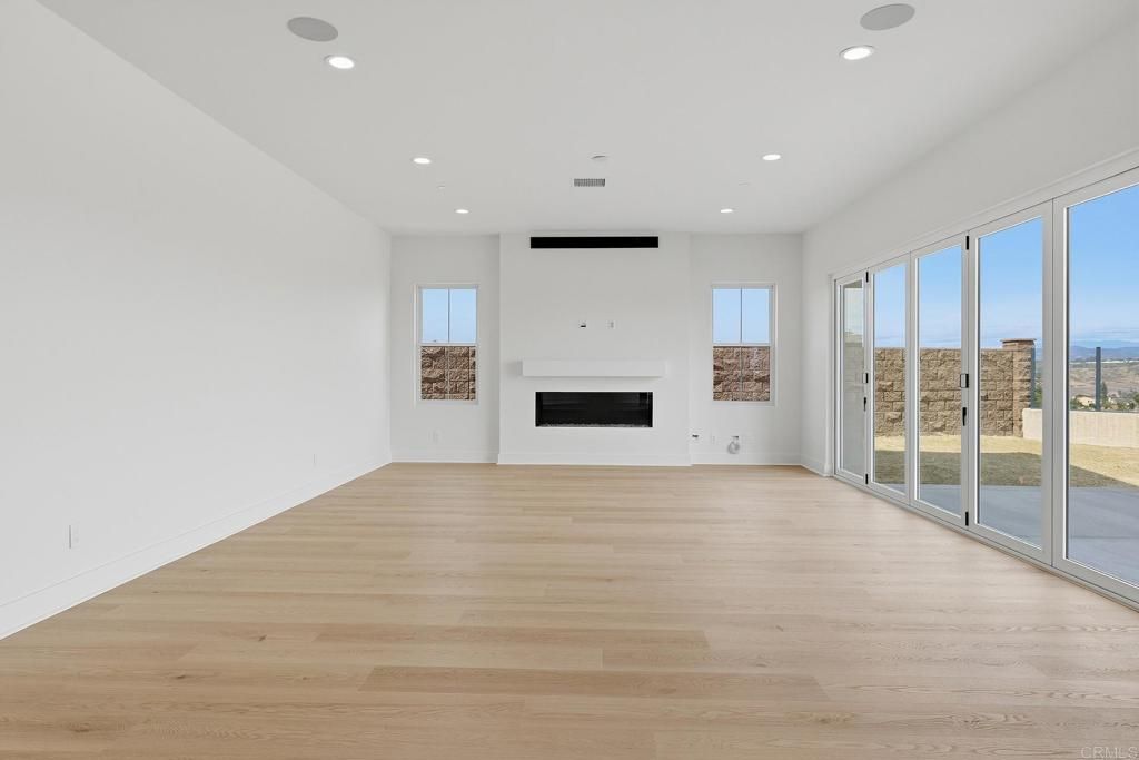 Image 7 of property listing at 2057 Verne View, Carlsbad, CA 92008