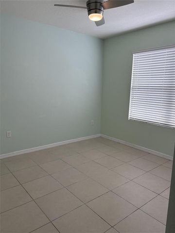 8216 BILSTON VILLAGE LANE, Gibsonton, FL 33534