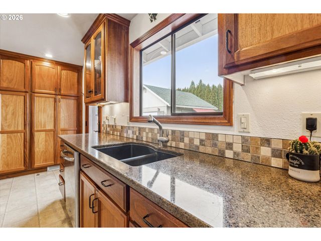 2931 Se CORNUTT St, Hillsboro, OR 97123