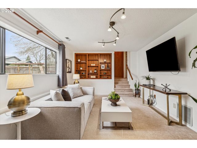 2931 Se CORNUTT St, Hillsboro, OR 97123