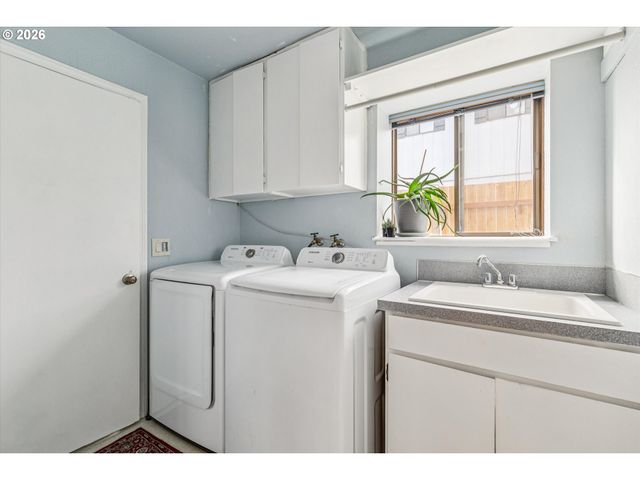 2931 Se CORNUTT St, Hillsboro, OR 97123