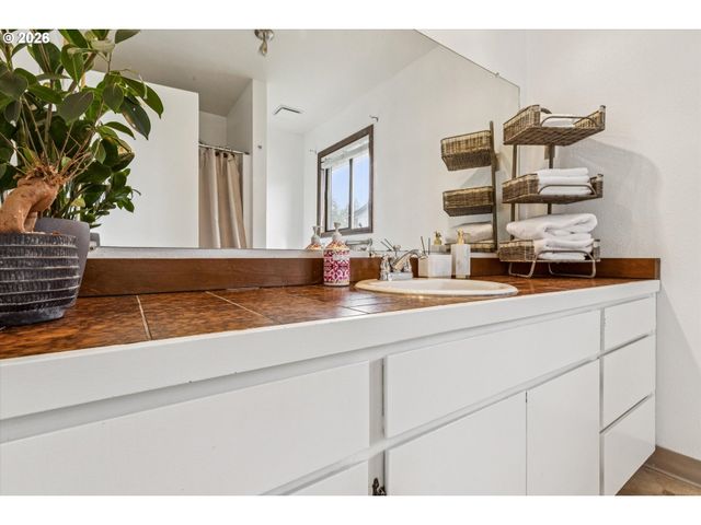 2931 Se CORNUTT St, Hillsboro, OR 97123