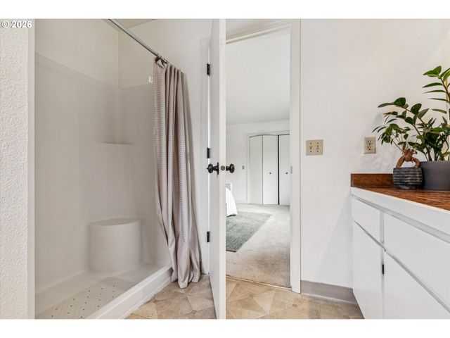 2931 Se CORNUTT St, Hillsboro, OR 97123