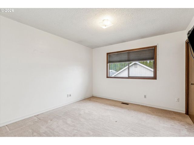 2931 Se CORNUTT St, Hillsboro, OR 97123