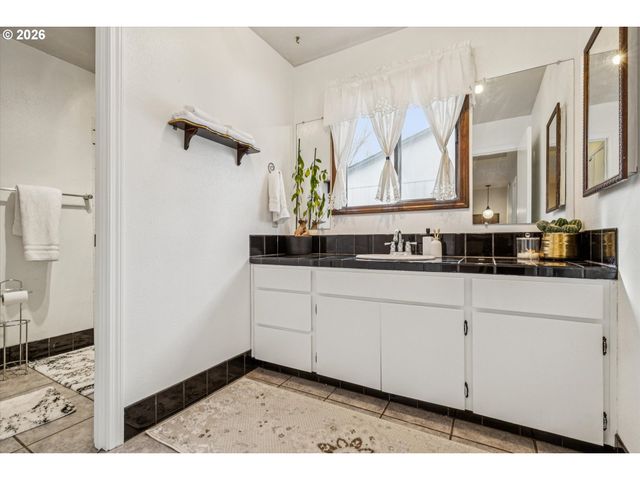 2931 Se CORNUTT St, Hillsboro, OR 97123