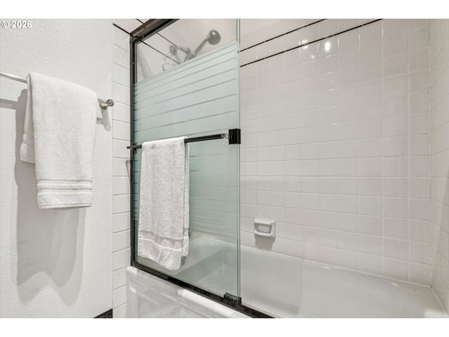 2931 Se CORNUTT St, Hillsboro, OR 97123