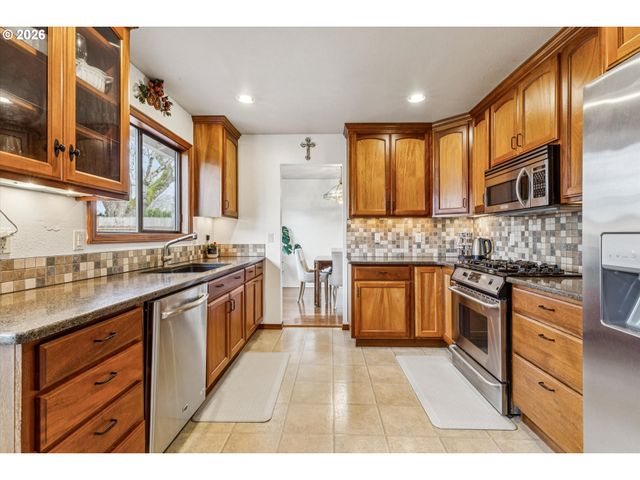 2931 Se CORNUTT St, Hillsboro, OR 97123