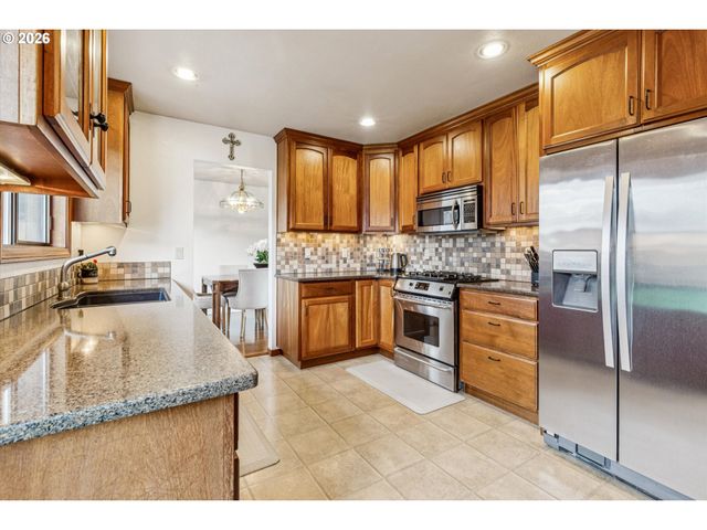 2931 Se CORNUTT St, Hillsboro, OR 97123