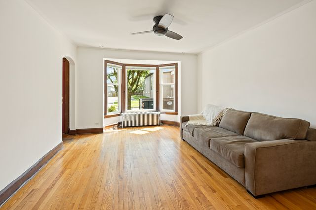 2850 W Chase Avenue, Chicago, IL 60645