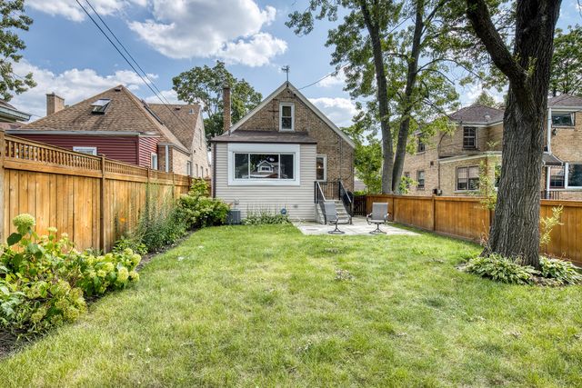 2850 W Chase Avenue, Chicago, IL 60645