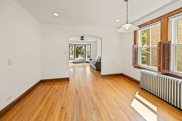 2850 W Chase Avenue, Chicago, IL 60645