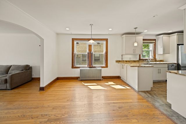 2850 W Chase Avenue, Chicago, IL 60645