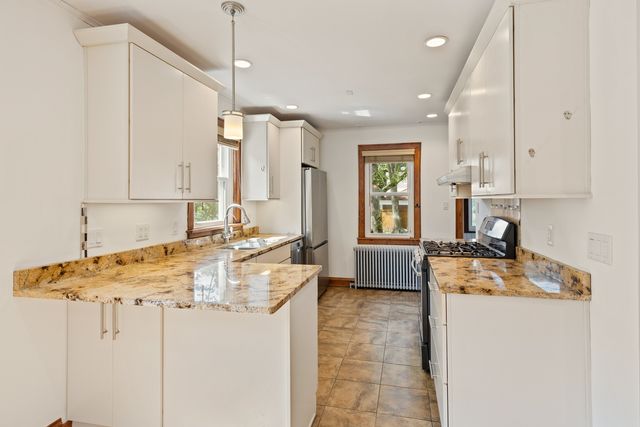 2850 W Chase Avenue, Chicago, IL 60645