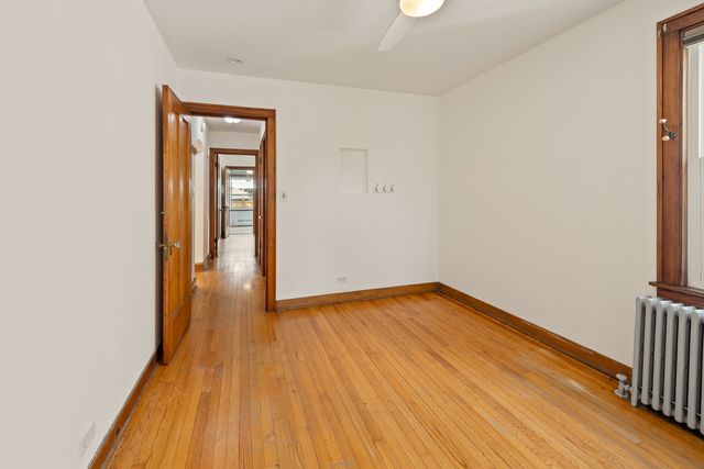2850 W Chase Avenue, Chicago, IL 60645