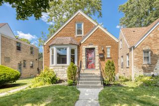 2850 W Chase Avenue, Chicago, IL 60645