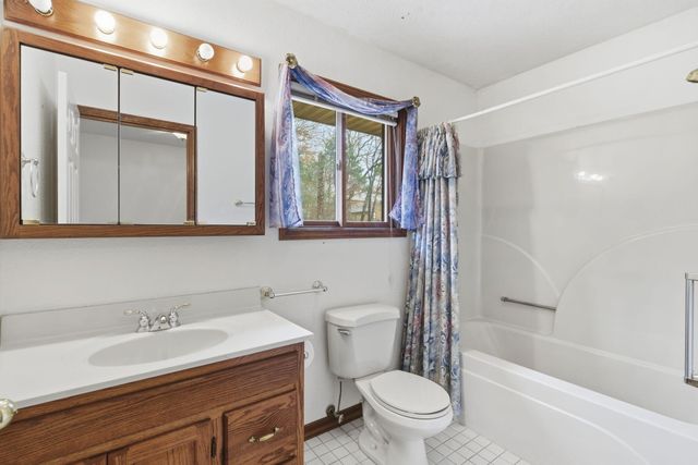 342 Foxtrail Drive, Branson West, MO 65737