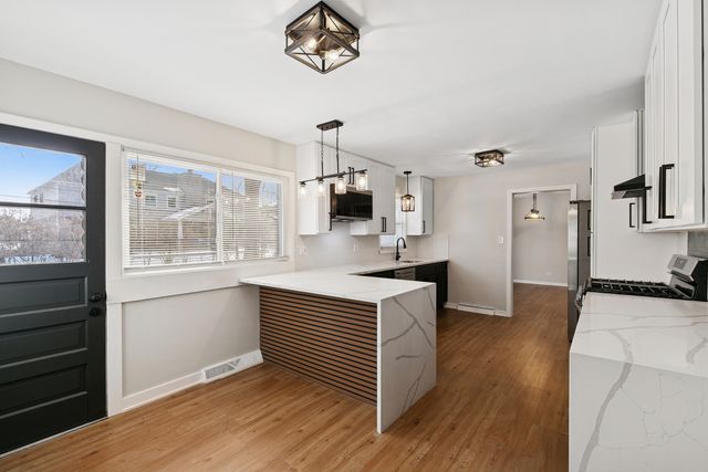 12323 S 74th Avenue, Palos Heights, IL 60463