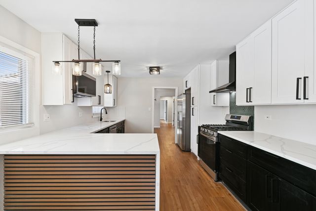 12323 S 74th Avenue, Palos Heights, IL 60463