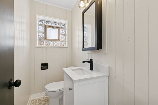 12323 S 74th Avenue, Palos Heights, IL 60463