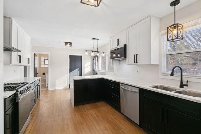 12323 S 74th Avenue, Palos Heights, IL 60463