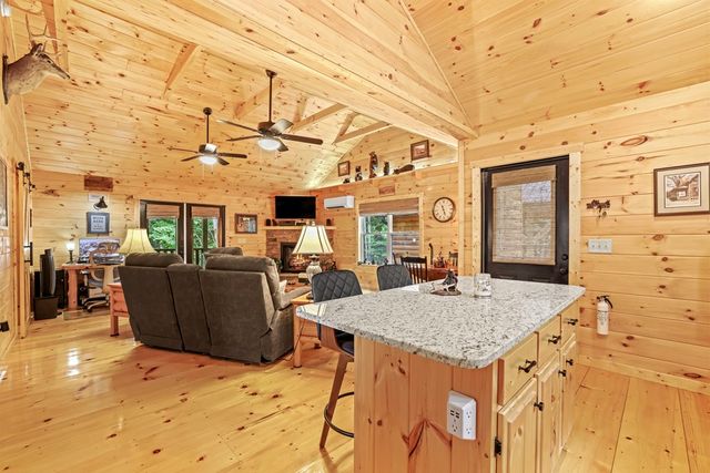 207 Bentley Cove, Murphy, NC 28906