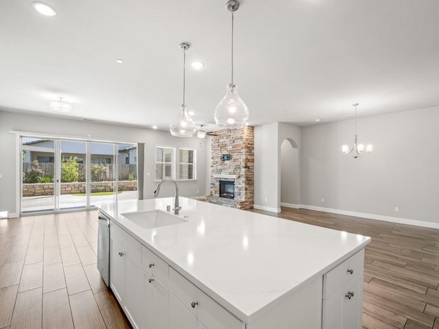 1751 N Kaweah Avenue, Clovis, CA 93619