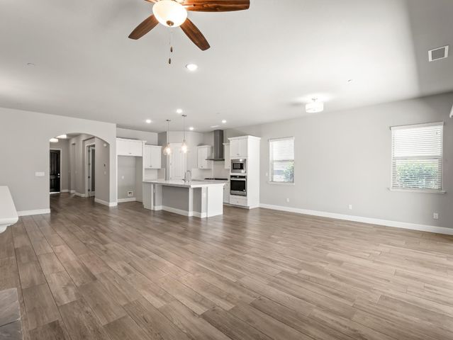 1751 N Kaweah Avenue, Clovis, CA 93619