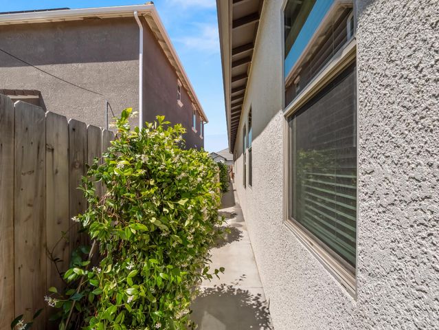 1751 N Kaweah Avenue, Clovis, CA 93619