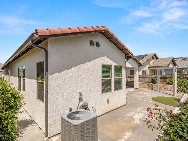 1751 N Kaweah Avenue, Clovis, CA 93619