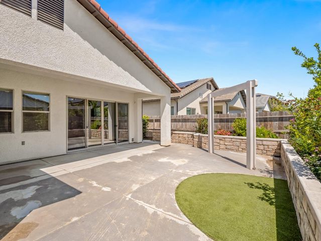 1751 N Kaweah Avenue, Clovis, CA 93619