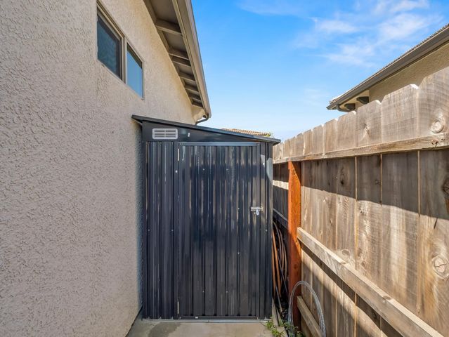 1751 N Kaweah Avenue, Clovis, CA 93619