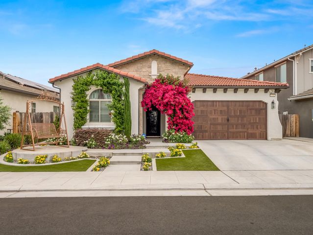 1751 N Kaweah Avenue, Clovis, CA 93619