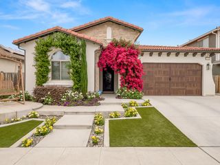 1751 N Kaweah Avenue, Clovis, CA 93619