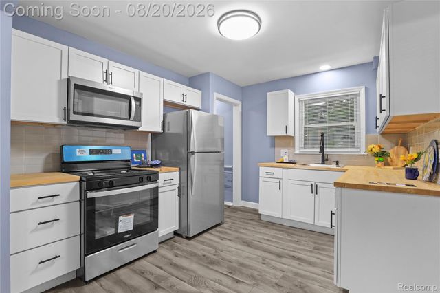 24241 Coolidge Highway, Oak Park, MI 48237