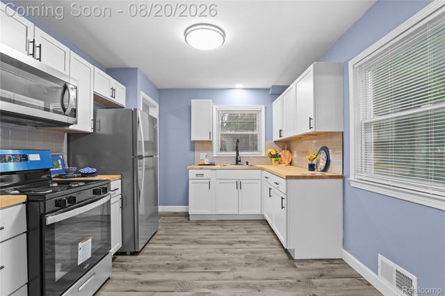 24241 Coolidge Highway, Oak Park, MI 48237